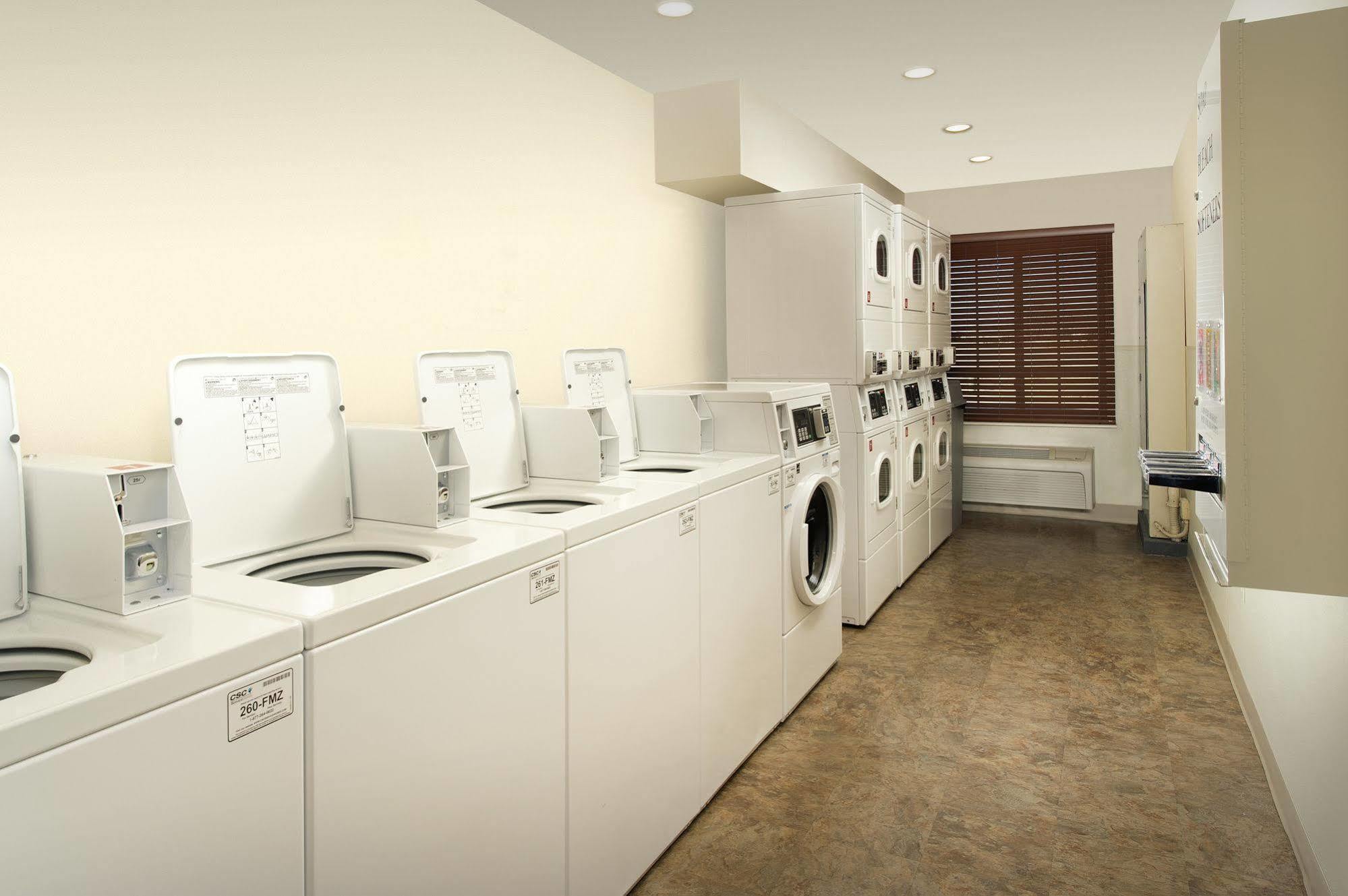 Extended Stay America Select Suites - Wichita - Airport Ngoại thất bức ảnh